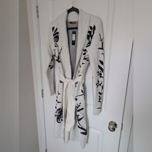 Belldini Women's Size L Winter White and Black Floral Knit Cardigan